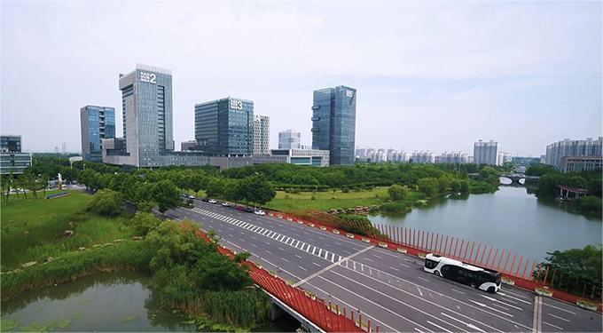 祝正慶調(diào)研園區(qū)創(chuàng)新企業(yè)